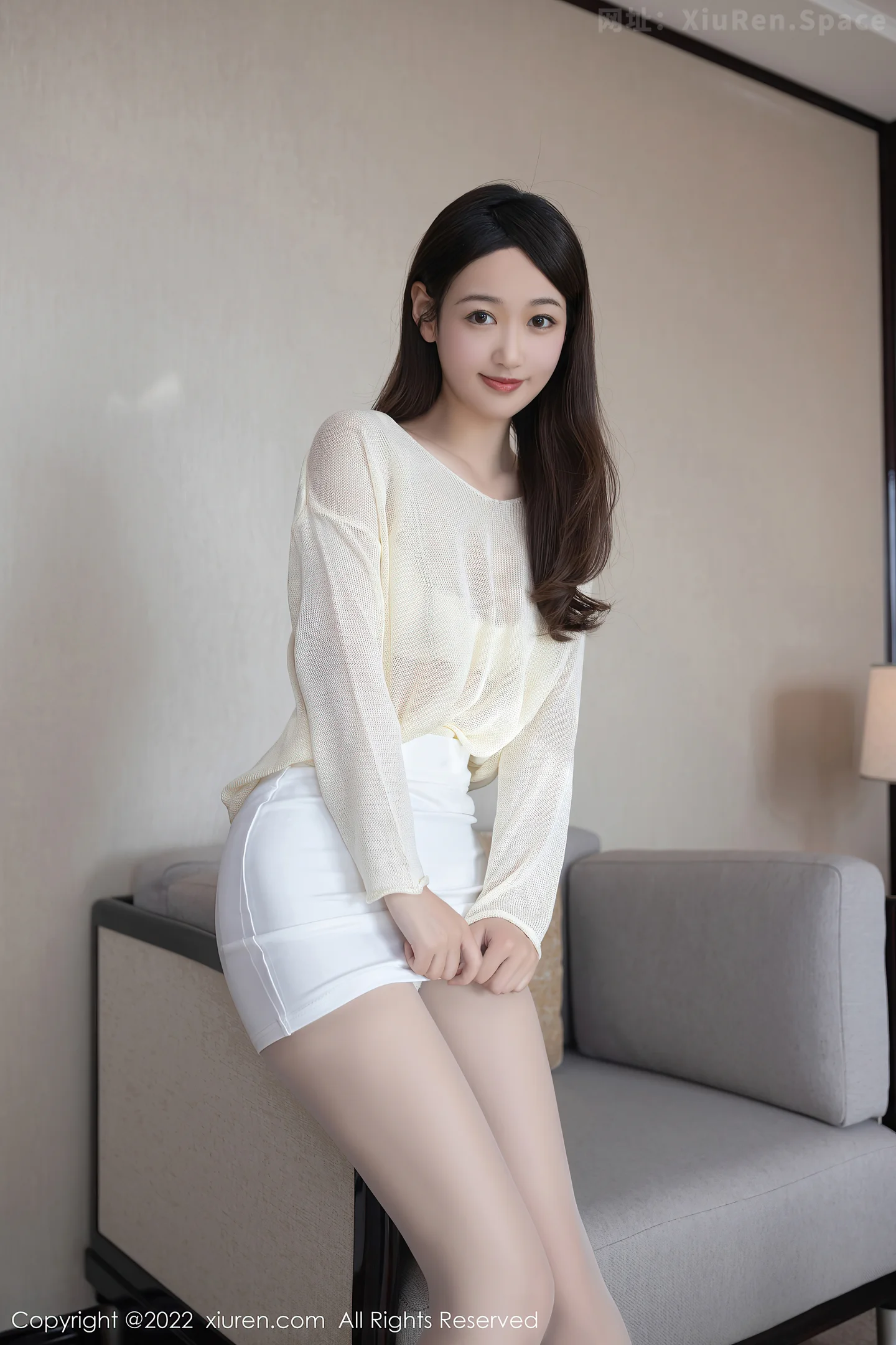 图片[3]-[XiuRen秀人网]VOL.4884 模特唐安琪珠三角旅拍脱白色清透上衣露蕾丝内衣撩人诱惑写真80P-秀人网官方网站